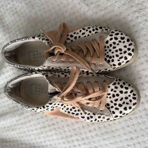 ShuShop Women's Sneakers - Tan and Black